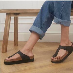 Birkenstocks Gizeh Grooved Black and Tan Platform Sandals Size 41